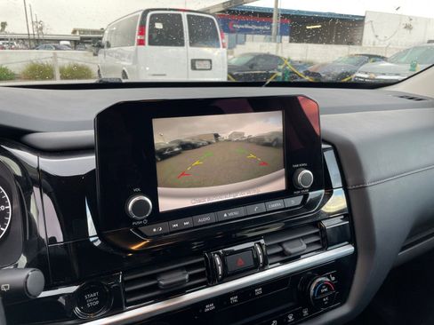 Used 2025 Nissan Pathfinder SV image 25