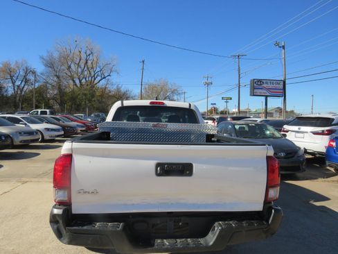 Used 2022 Toyota Tacoma SR image 6