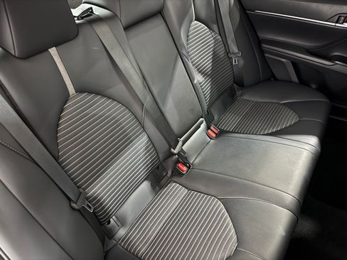 Used 2020 Toyota Camry SE image 33