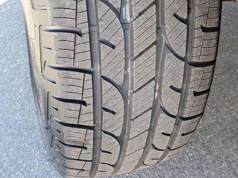 Certified 2024 Ford Explorer XLT RWD image 14