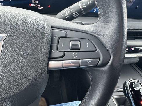 Used 2024 Cadillac XT4 Premium Luxury image 10