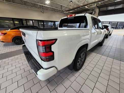 Used 2025 Nissan Frontier SV w/ SV Convenience Package RWD image 4