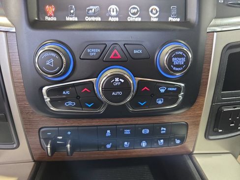 Used 2015 RAM 2500 Laramie w/ Convenience Group AWD/4WD image 24