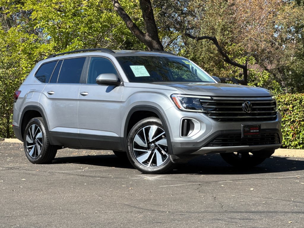 Used 2024 Volkswagen Atlas SE AWD/4WD image 2