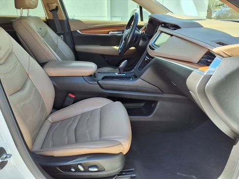 Used 2019 Cadillac XT5 Platinum image 9