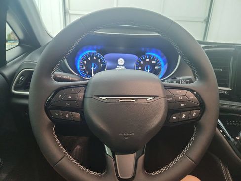 New 2027 Chrysler Pacifica Limited AWD/4WD image 21