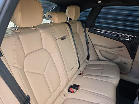 Certified 2026 Porsche Macan image 21