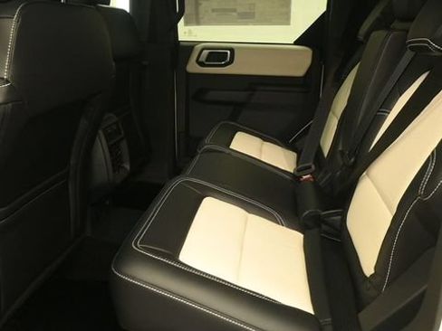 New 2026 Ford Bronco Outer Banks w/ Sasquatch Package AWD/4WD image 10