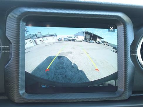 Used 2022 Jeep Wrangler Unlimited Sahara w/ Cold Weather Group AWD/4WD image 22