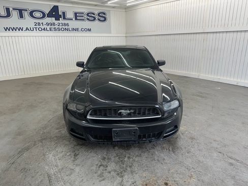 Used 2013 Ford Mustang Coupe image 2