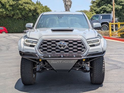 Used 2020 Toyota Tacoma TRD Sport w/ Technology Package RWD image 2