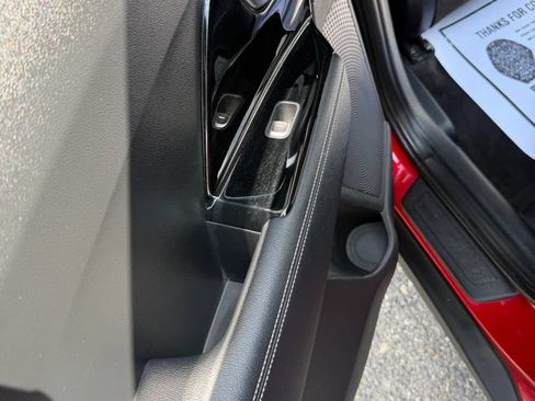 Used 2020 Kia Niro EX w/ Cold Weather Package FWD image 27