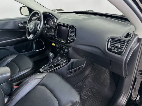 Used 2018 Jeep Compass Limited w/ Navigation Group AWD/4WD image 31