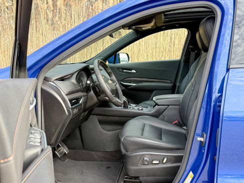 Used 2023 Cadillac XT4 Sport w/ Cold Weather Package image 18