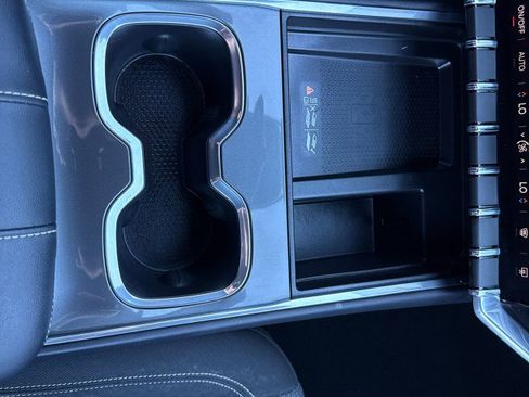 Used 2025 GMC Acadia Elevation image 39