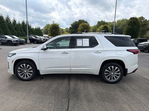 Used 2023 Chevrolet Traverse Premier AWD/4WD image 2