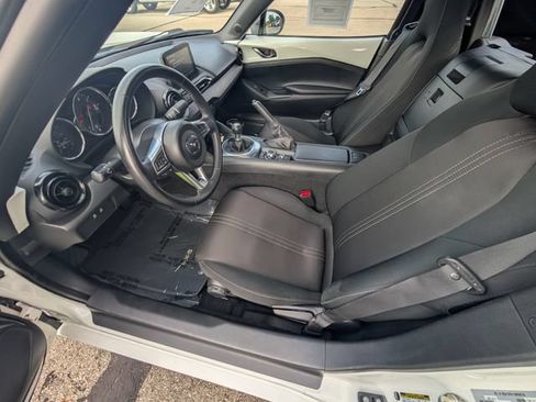 Used 2021 MAZDA MX-5 Miata Club RWD image 11