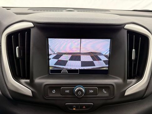 Used 2024 GMC Terrain SLE image 32