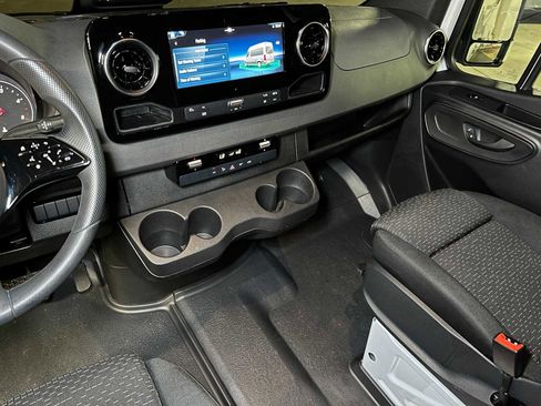 Used 2025 Mercedes-Benz Sprinter 2500 image 30