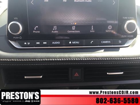 Used 2025 Nissan Rogue SV AWD/4WD image 18