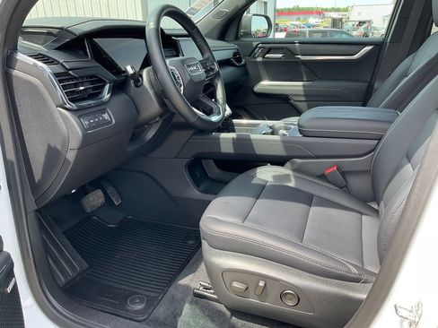 Used 2025 GMC Acadia Elevation w/ Elevation Premium Package AWD/4WD image 2