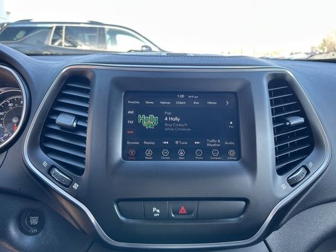 Used 2019 Jeep Cherokee Latitude Plus w/ Comfort/Convenience Group image 24