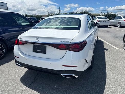 Used 2024 Mercedes-Benz E 350 4MATIC Sedan image 10