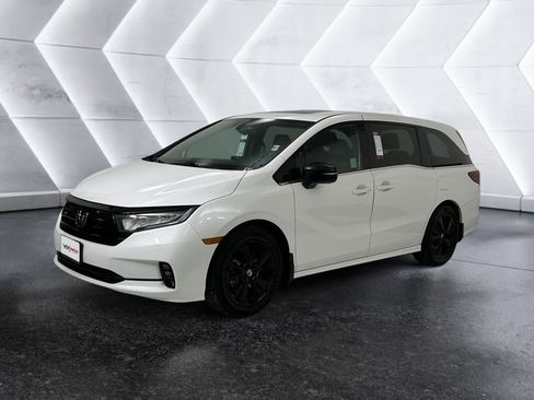 Used 2024 Honda Odyssey Sport image 3