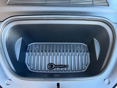 Used 2023 Tesla Model Y Long Range AWD/4WD image 4