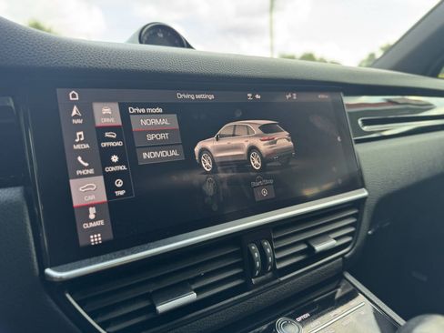 Used 2020 Porsche Cayenne AWD/4WD image 21
