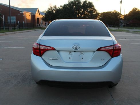 Used 2018 Toyota Corolla LE FWD image 12