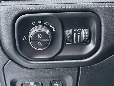 Used 2025 RAM 1500 Limited AWD/4WD image 11