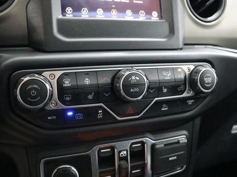 Used 2023 Jeep Wrangler Unlimited w/ Cold Weather Group AWD/4WD image 28