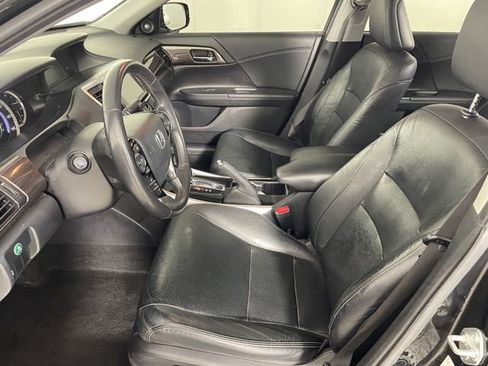 Used 2017 Honda Accord EX-L image 2
