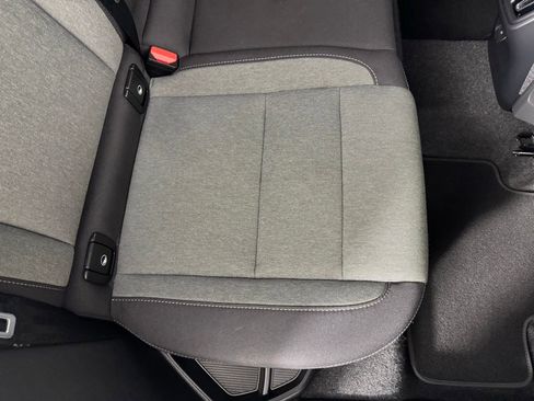 Used 2024 Volvo XC40 B5 Core image 31