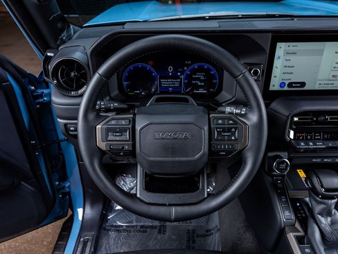 Used 2025 Toyota Land Cruiser image 19