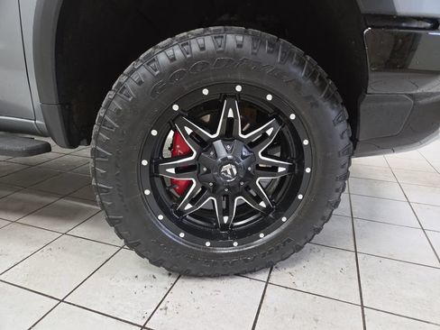 Used 2023 Chevrolet Silverado 1500 ZR2 AWD/4WD image 8