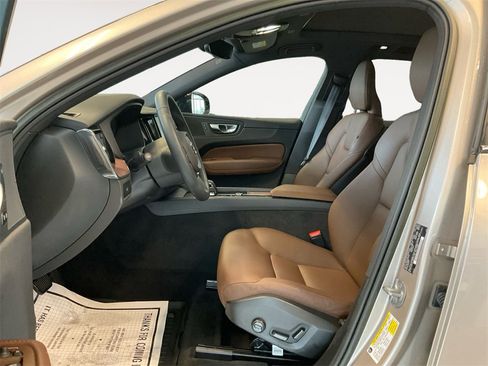 Certified 2023 Volvo XC60 B5 Plus w/ Climate Package image 9