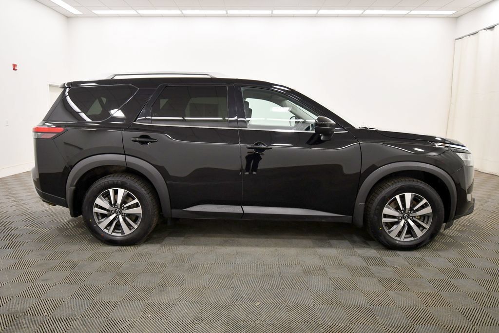 Used 2024 Nissan Pathfinder SL AWD/4WD image 9