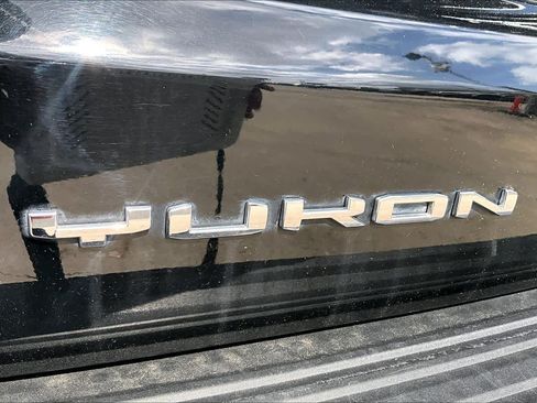 Used 2022 GMC Yukon XL AT4 AWD/4WD image 31