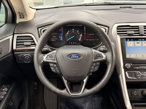 Used 2018 Ford Fusion SE w/ Equipment Group 602A FWD image 24