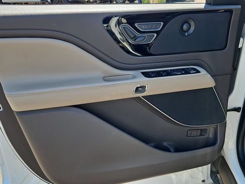 Used 2020 Lincoln Aviator Reserve RWD image 11