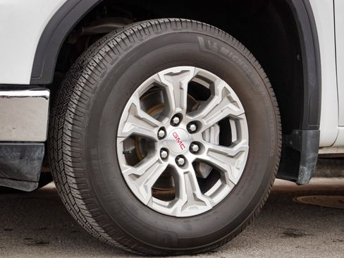 Used 2023 GMC Sierra 1500 SLE w/ X31 Off-Road Package image 11