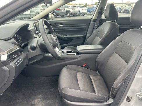 Used 2024 Nissan Altima 2.5 SV FWD image 24