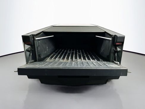 Used 2024 Tesla Cybertruck AWD Crew Cab image 27