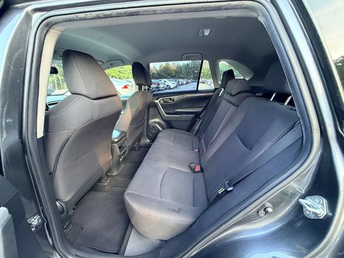 Used 2020 Toyota RAV4 LE FWD image 11