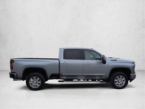 Used 2026 Chevrolet Silverado 2500 High Country w/ High Country Premium Package AWD/4WD image 9