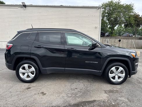 Used 2018 Jeep Compass Latitude w/ Cold Weather Group AWD/4WD image 5