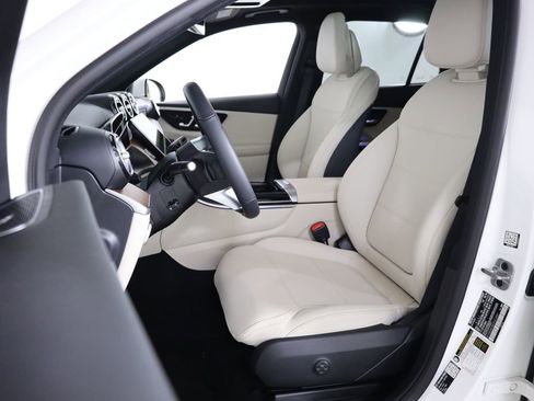 Used 2026 Mercedes-Benz GLC 300 4MATIC image 34