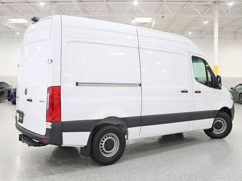 Used 2025 Mercedes-Benz Sprinter 2500 image 9